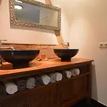 別荘 In Near Forest