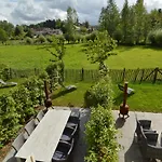 別荘 In Near Forest