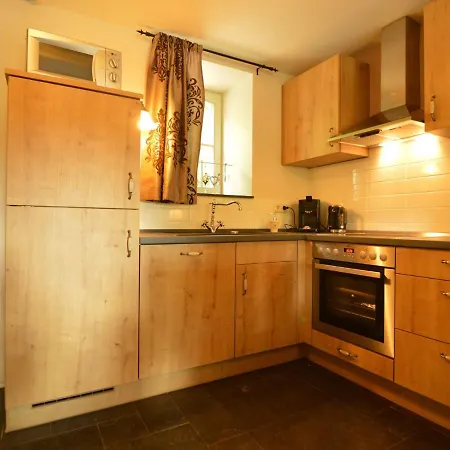 Attractively Furnished In * Slenaken